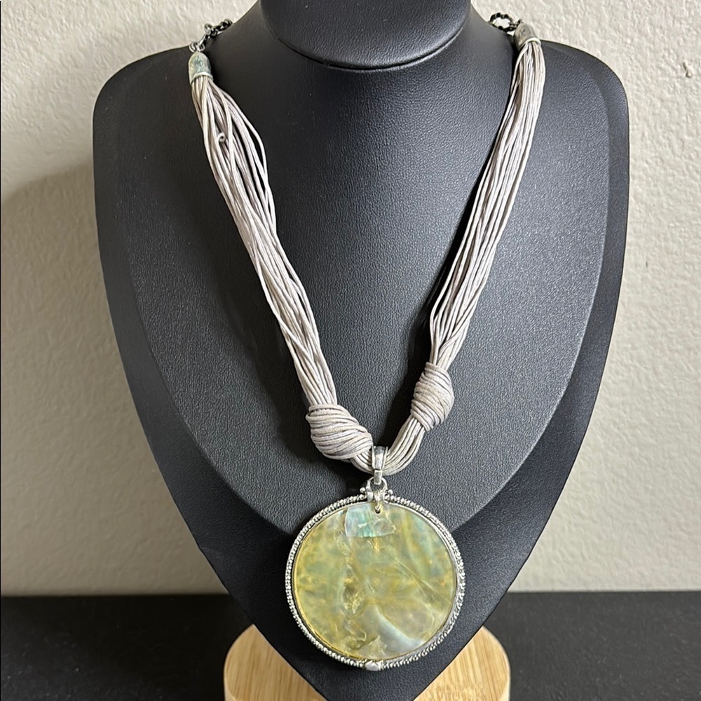 Chico’s Mother Of Pearl MOP Gray Leather Multistrand Reversible Necklace​